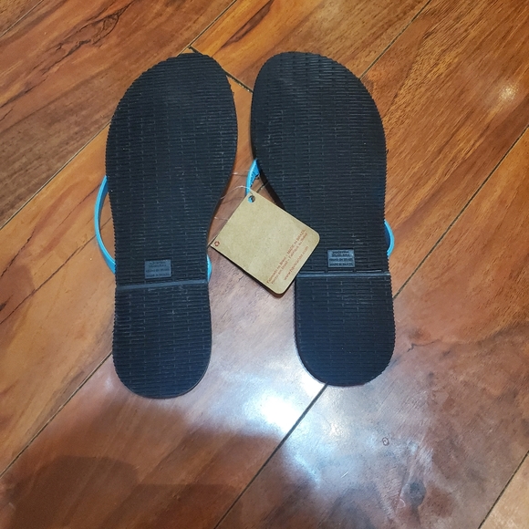 Havaianas Flip Flops - Picture 2 of 3